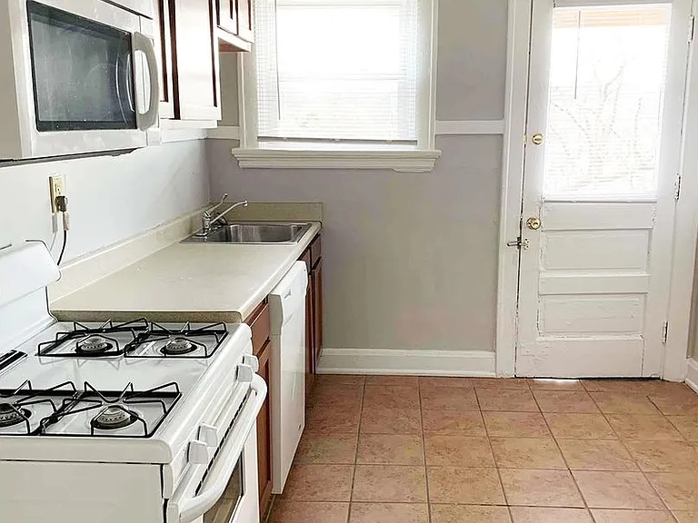 415-419-423 Probasco St — Photo 44