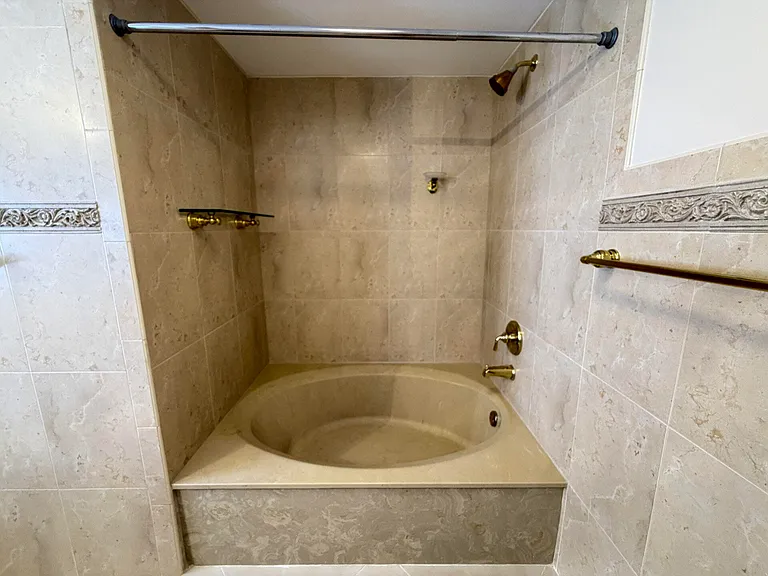 21085 NE 34th Ave #404-1 — Photo 13