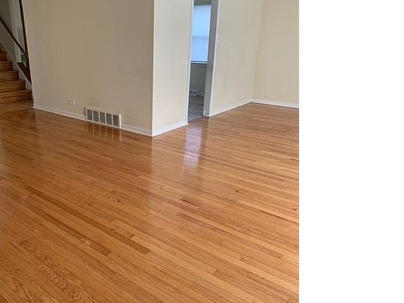 4th image of 921 W 187th St