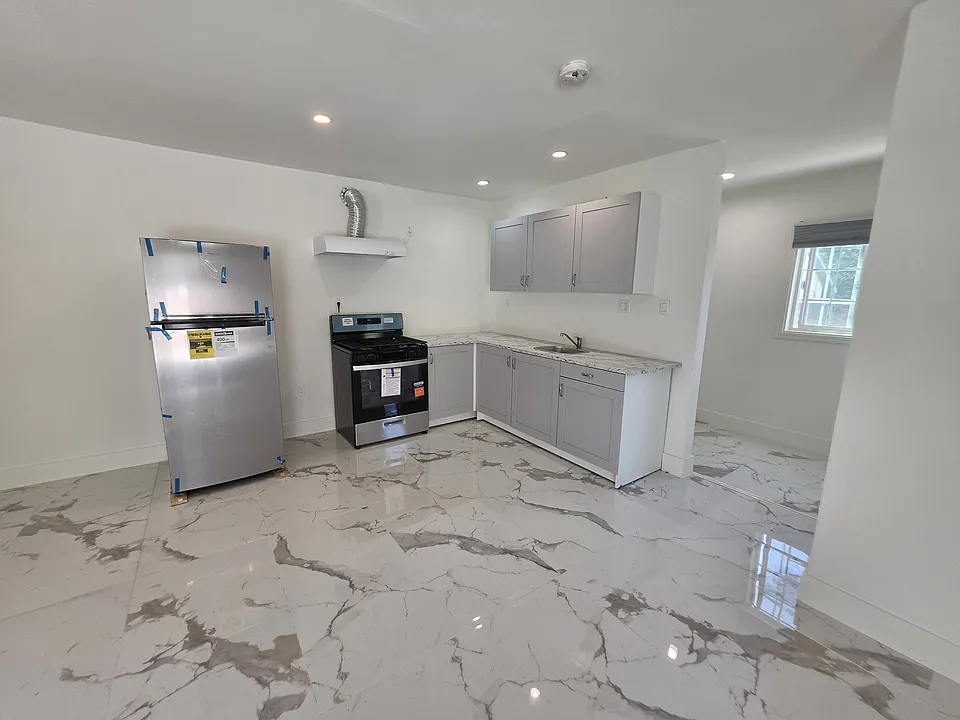 10533 Nassau Ave