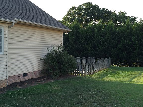 4th image of 114 Wind Chase Dr