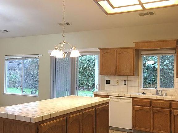 4th image of 527 W Ashland Ct