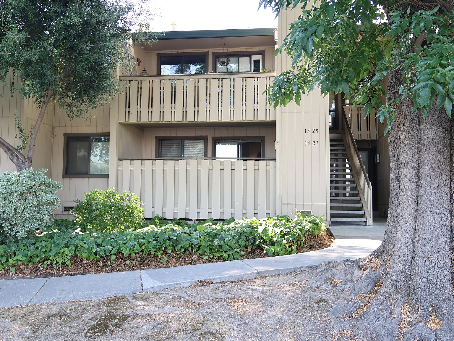2 bed, 1054 sqft, $3,590 — Photo 3