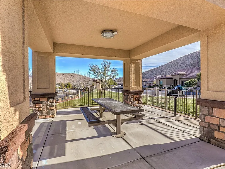 3213 Molinos Dr — Photo 48