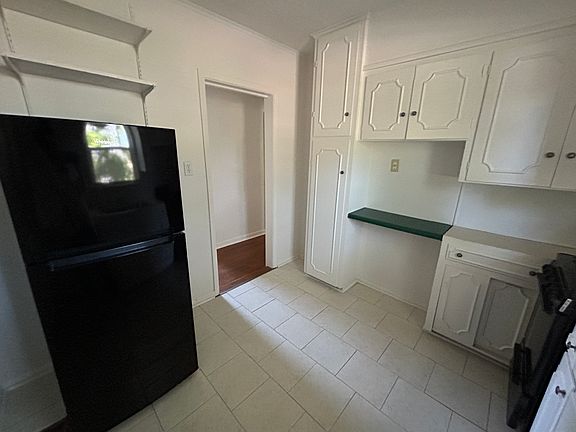 5th image of 718 S Vine Ave #A