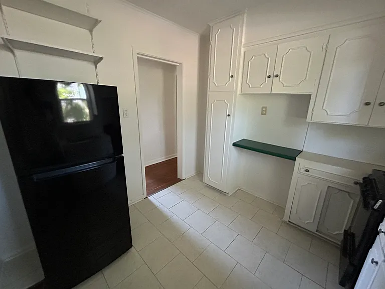 718 S Vine Ave #A — Photo 5
