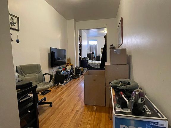 2nd image of 210 Meserole St APT B4