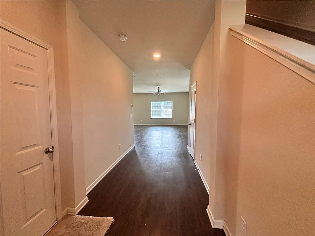 4 bed, 2.5 bath, 1980 sqft, $1,900 — Photo 3