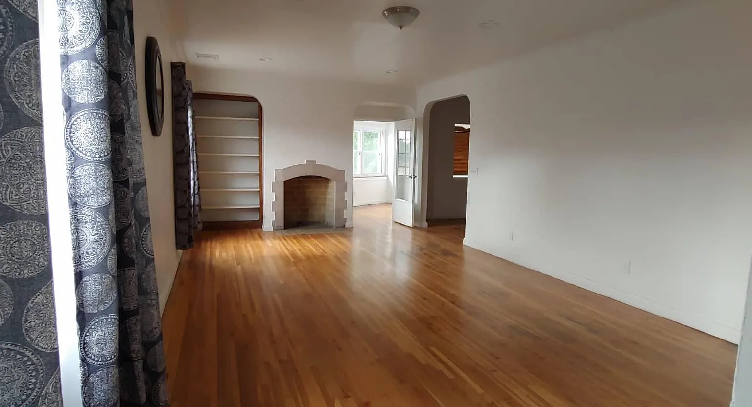 3 bed, 1910 sqft, $2,975 — Photo 2