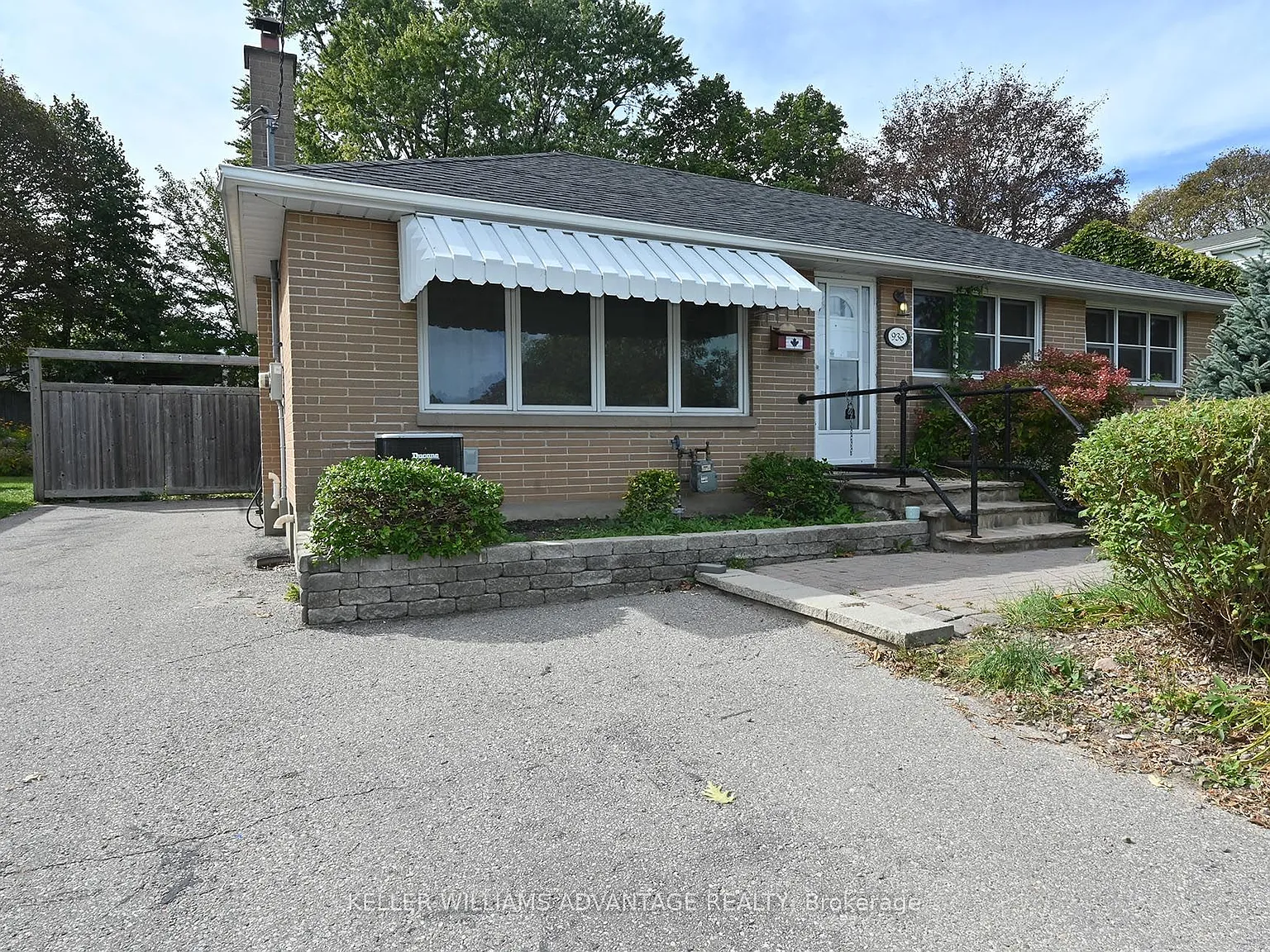4 bed, $3,000 — Photo 1