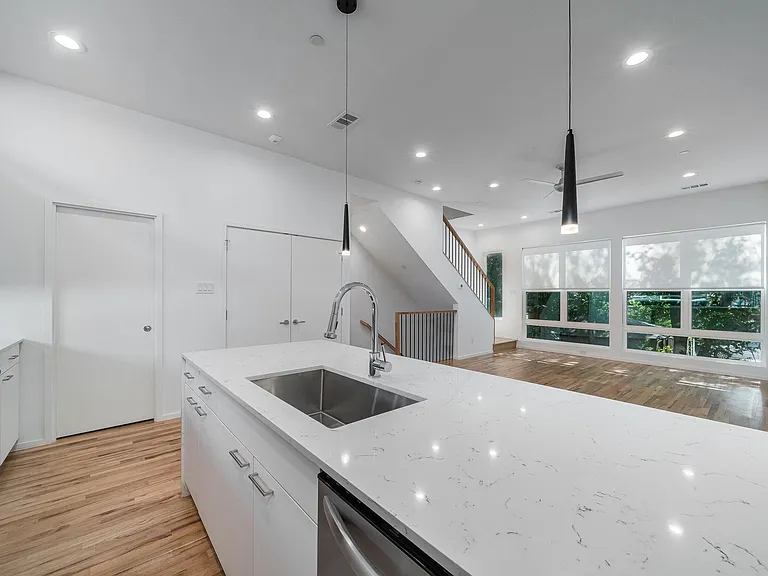 5931 Ross Ave #201 — Photo 8