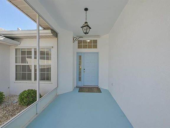 4th image of 323 CALOOSA PALMS COURT
