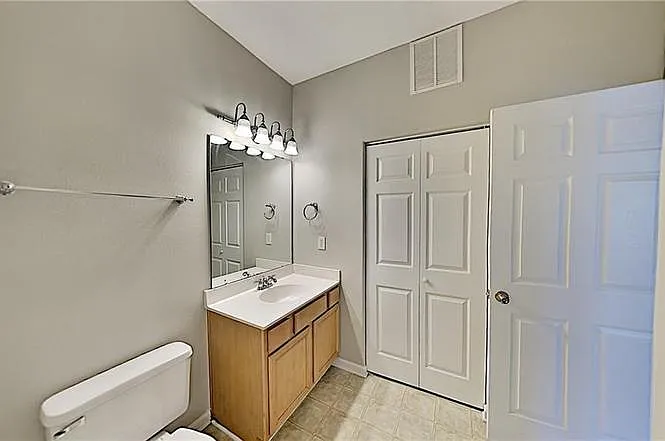 5990 Fox Point Cir — Photo 1
