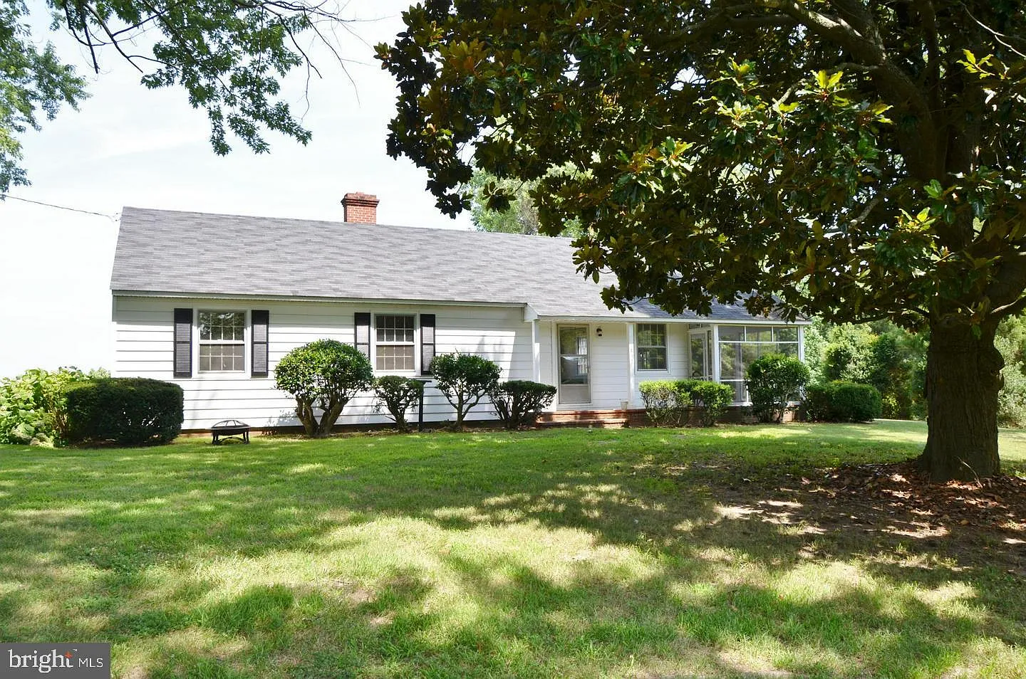 3 bed, 1.5 bath, 1239 sqft, $1,675 — Photo 2