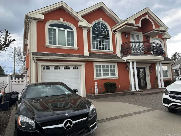 26 Grace Lane, Levittown, NY 11756