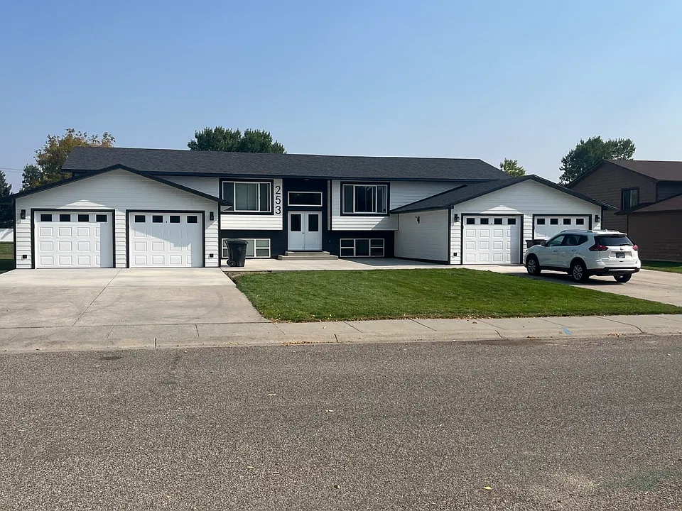 253 Cape Cod Dr #1