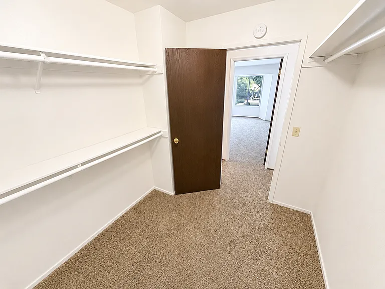 831 W 5th St — Photo 27