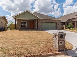 905 S Howard Ave, Moore, OK 73160