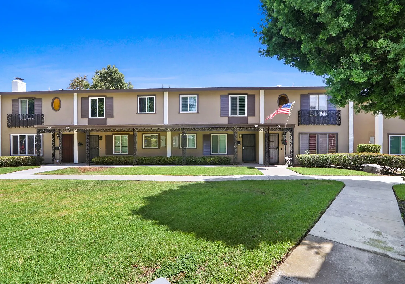 4 Bedrooms! 3 Bathrooms! 2 Car Garage! 1 Sunroom! — Photo 2