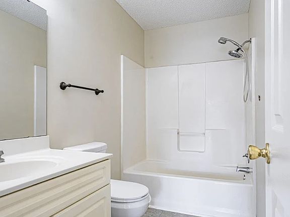 5th image of 1525 Bridgewood Dr Unit 7