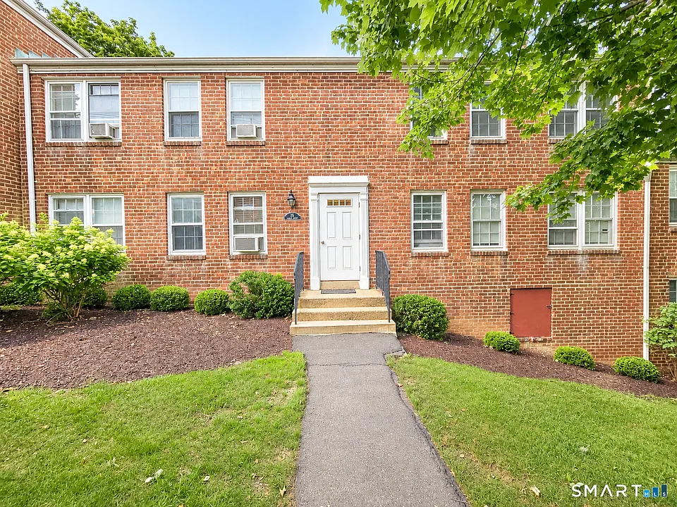29 Clarmore Dr #2A