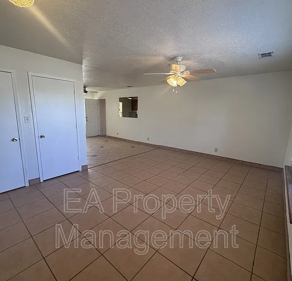 1702 Halo Cir SE — Photo 4