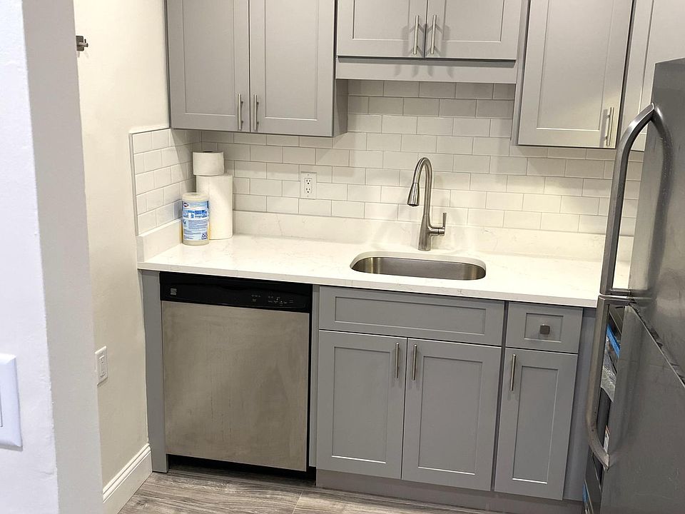 1st image of 215 Winter St APT 3R
