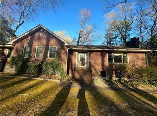 656 Pinetree Dr, Virginia Beach, VA 23452