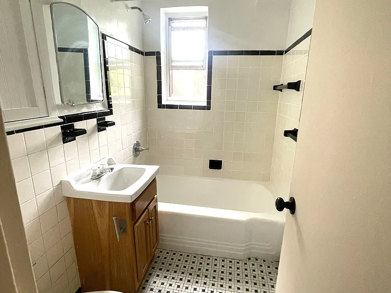 Tibbetts Rd — Photo 4