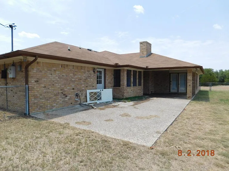 2315 E Highway 190 — Photo 44