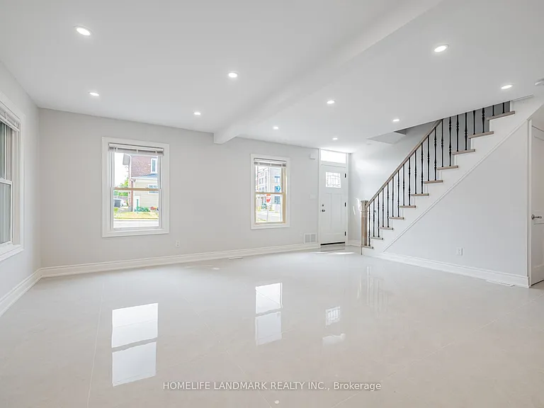 41 Arnold Cres #1 — Photo 5