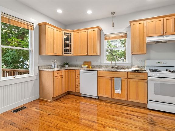 5th image of 12 Adella Pl