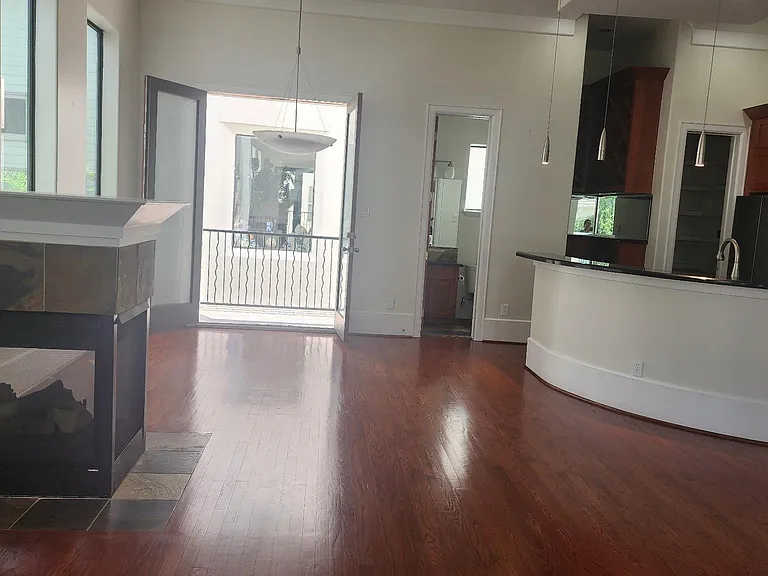 715 Reinicke St — Photo 31