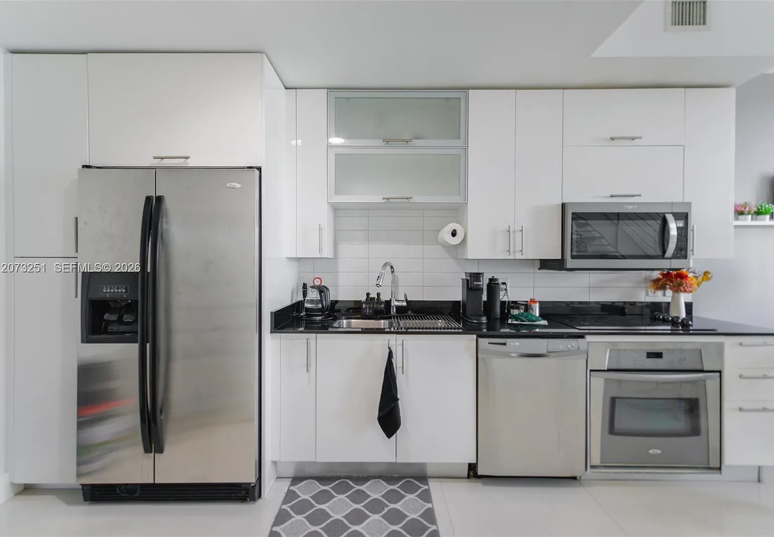 Infinity At Brickell Cond — Photo 4