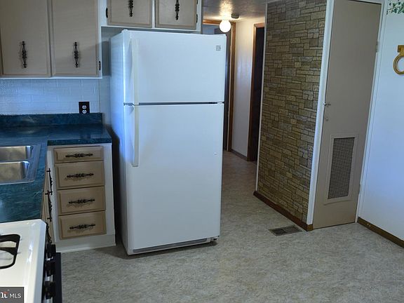 5th image of 2764 N Clear Ridge Rd