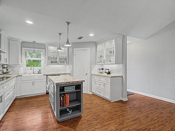5th image of 6041 Lazy Ln