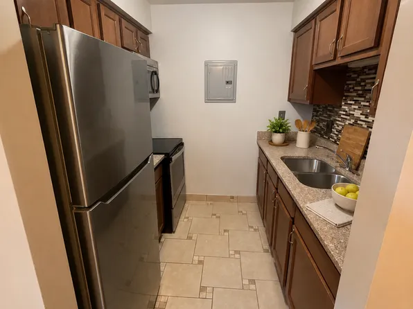 33302 Kingslane Ct, 33302 Kingslane Ct APT 2, Farmington, MI 48336