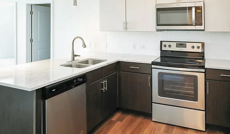 1100 Apex — Photo 1