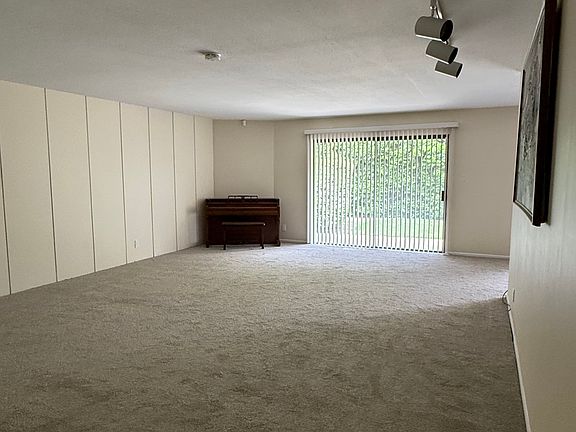 5th image of 6425 Randall Ct