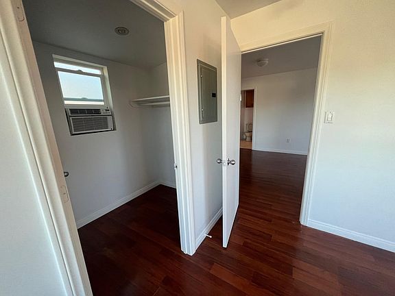 3rd image of 1372 Lucile Ave #A
