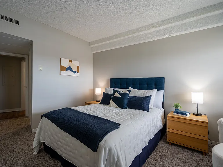 University Club Apartments — Photo 12