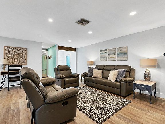 4th image of 819 Napoli Ln #Id1246859p