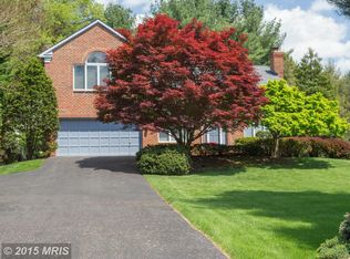 9404 Lakeside Dr, Vienna, VA 22182