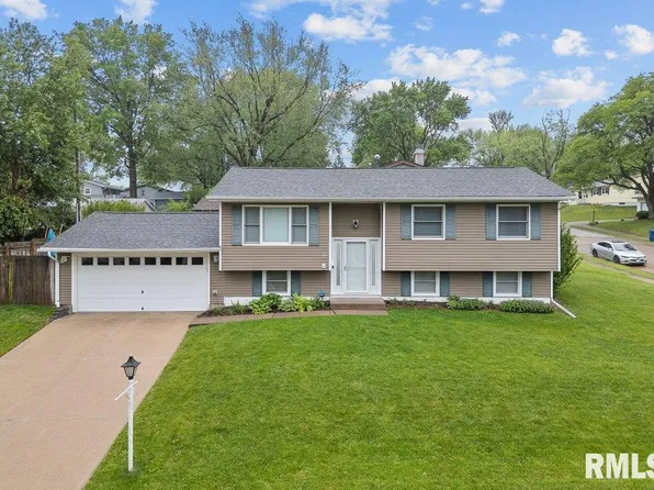 237 Colony Dr, Davenport, IA 52806