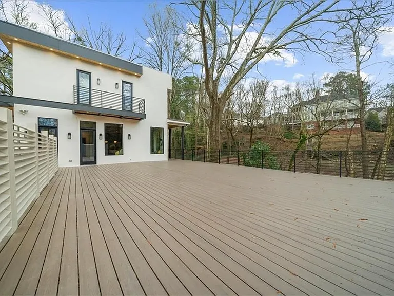 942 Peachtree Battle Cir — Photo 32