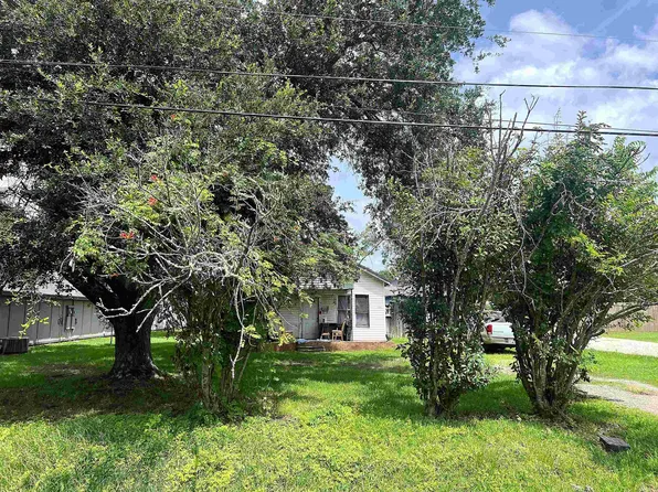 7051 Howe St, Groves, TX 77619