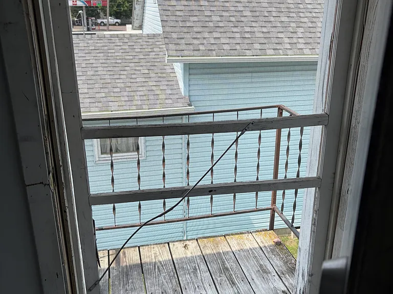 209 Knapp St #2E — Photo 8