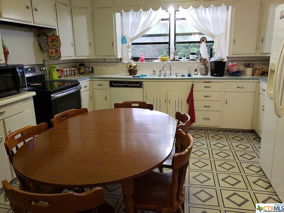 510 E 3rd St, Nixon, TX 78140 Zillow