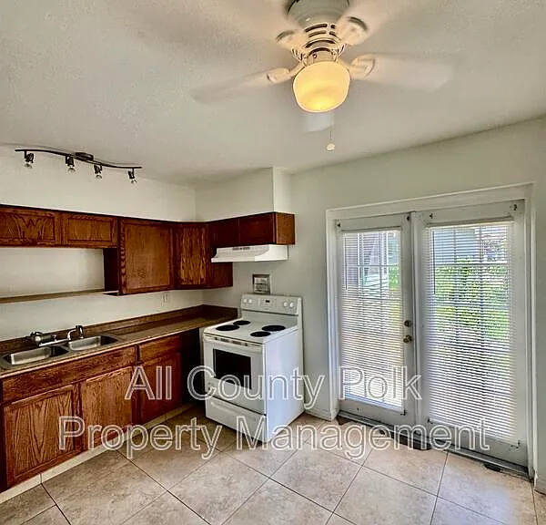 2415 S Crystal Lake Dr — Photo 5