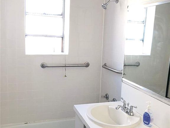 5th image of 14205 Franklin Ave #7B